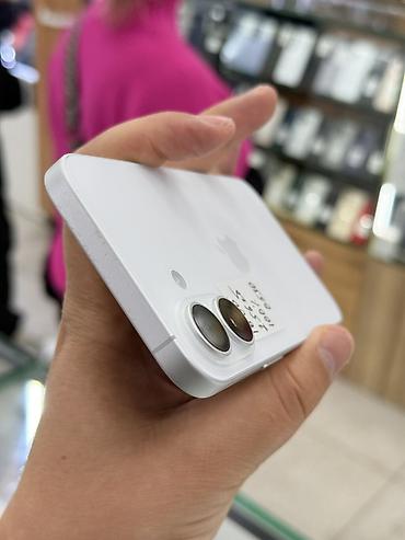 Apple iPhone: IPhone 16, Б/у, 256 ГБ, Белый, Защитное стекло, Чехол, 100 % — 5
