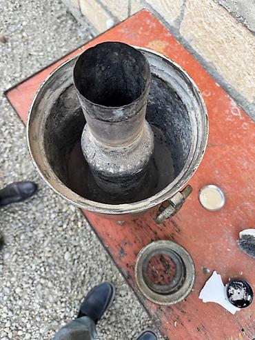 Qədim samovarlar: Məhsul: Köhnə tip samovar (kömür/odunla işləyən) Təsvir: - Material — 3