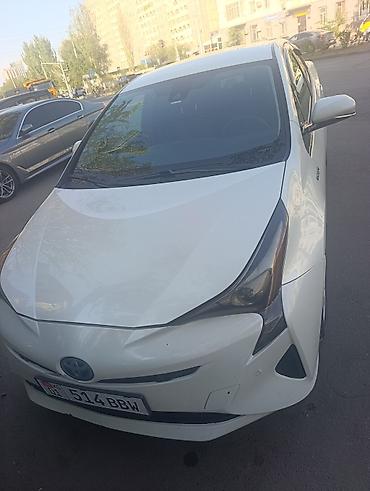 тает: Toyota Prius: 2018 г., 1.8 л, Автомат, Гибрид, Хэтчбэк — 4