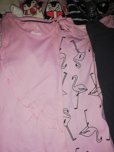 Kompleti: Bluzice vel prvi i drugi red110, treci 110-116 i dve 122-128, H&M — 6