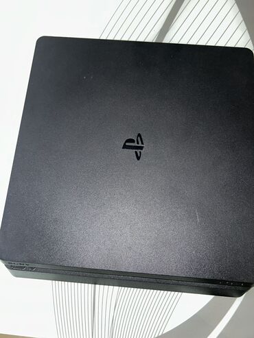 used phone: Prodajem Sony PS4 (11 meseci garancije)  Dolazi Sa 2 Džojstika (jedan