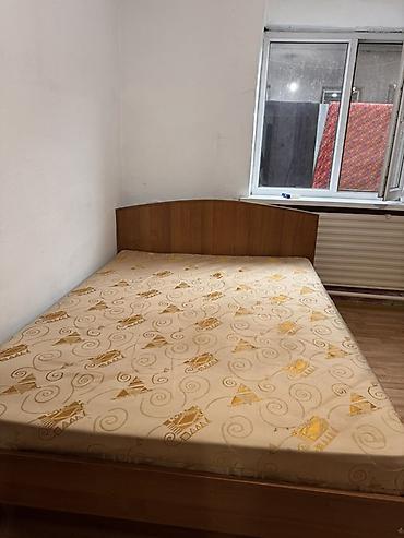 160: Двуспальная кровать с матрасом. - Размер спального места — 2