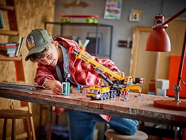 Игрушки: Продаю конструктор LEGO "Yellow Mobile Construction Crane" 🏗️ LEGO — 8