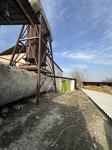 Продажа цехов, заводов, фабрик: Продаётся земельный участок 37 соток с капитальными строениями — — 14