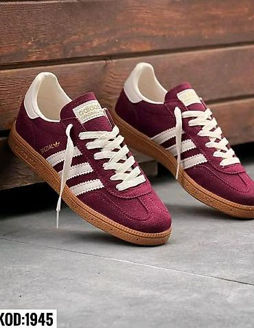Patike: Nove Turske patike Spezial
 od 36 do 40 
4700 din
PK🌛 — 1
