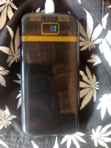 переходник для ноутбука: Продается повер-банк 10.000-mAh состояние отличное. Заряжает батарею