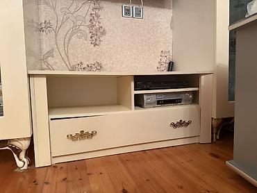 TV altlığı: Klassik üslubda krem rəngli TV/Media konsolu - Material: laminat/MDF — 3