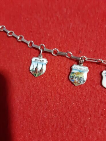 Ostali nakit: Narukvica stara srebrna 835 finoce sa srebrnim privescima na gradove na lalafo.rs — 4 Ostali nakit: Narukvica stara srebrna 835 finoce sa srebrnim privescima na gradove — 4