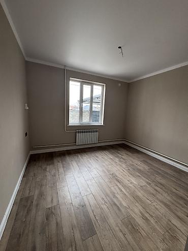 Үйлөрдү сатуу: 4 бөлмө, 105 м², 5 соток, Бишкек, Биримдик-Кут ж/м Менчик ээси — 10