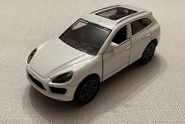 Oyuncaq nəqliyyat: Ağ rəngli metal oyuncaq SUV model avtomobil - Material: die-cast — 1