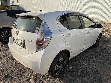 формула запчасти ош: Toyota Prius C: 2013 г., 1.5 л, Вариатор, Хэтчбэк — 4
