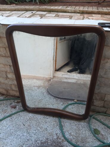 Καθρέφτης παλιός μεταχηρισμένος με κάπια σημάδια περιμετρικά