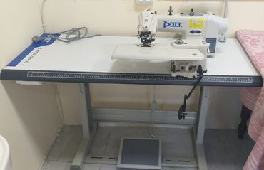 Tikiş maşınları: İşlənməmiş DOIT markalı ağ rəngli gizli tikiş maşını. Bu maşın böyük