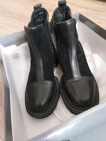 обувь жорданы: Сапоги, 36, цвет - Черный