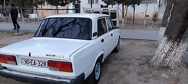 VAZ (LADA): LADA 2107 – ağ rəngli sedan Xüsusiyyətlər: - Korpus: 4 qapılı sedan — 6