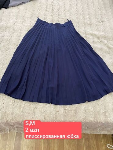 Dəstlər, kostyumlar: Qadın geyimləri dəsti – müxtəlif ölçülər 1) Qara bluz - Brend: Amisu — 3