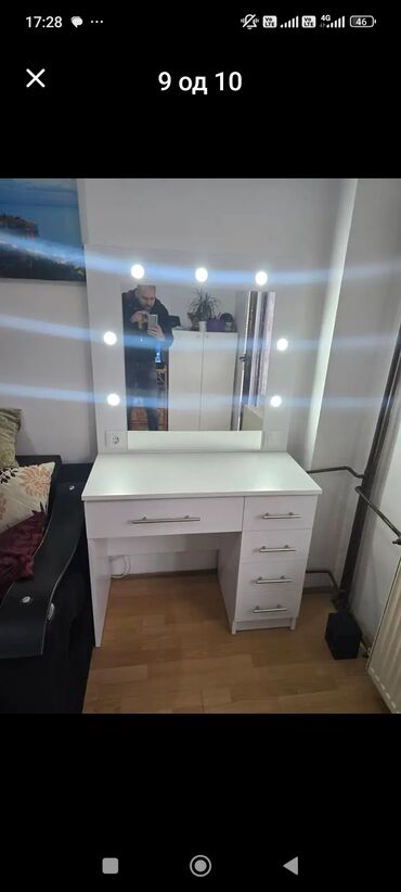 Stolovi: Toaletni sto sa velikim ogledalom i LED sijalicama - Prostran — 6