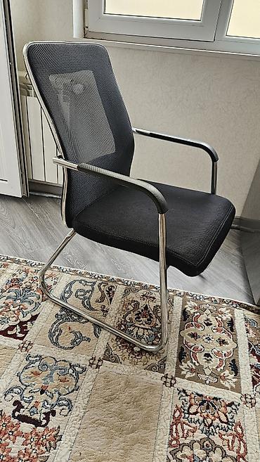 Ofis üçün rahat kreslo - Rəng: qara - Material: nəfəsalan mesh arxa