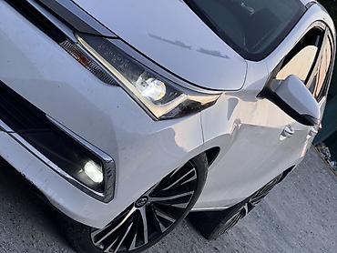камри 75 2022: Toyota Corolla: 2019 г., 1.8 л, Вариатор, Гибрид, Седан — 3