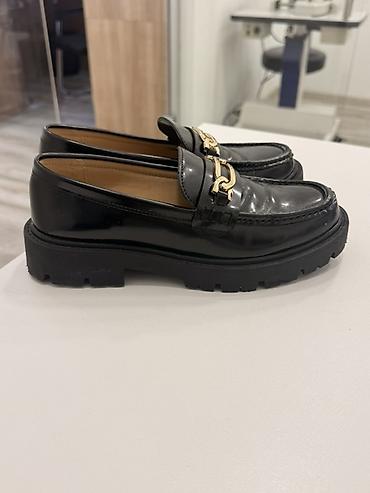 salvar: Qadın loaferləri – qara, laklı üst səth və qalın rellefli altlıqla. - — 4