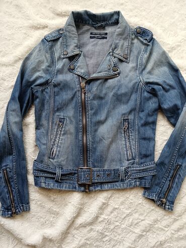 zenski kaputi bershka: Odlična,kvalitetna PEPE jeans London M/L
Ramena 40
Pazuh 50cm poluobim
