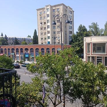 bina az əmircan: Seherin merkezinde 4 mertebeli binanon 3 cu mertebesi 3 otagli ev — 1