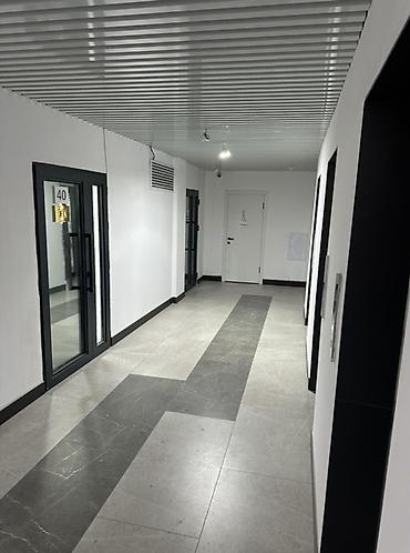 бц лондон: Аренда офисов, 92 м², В бизнес центре, 1 линия, С видом на горы, С оборудованием — 4