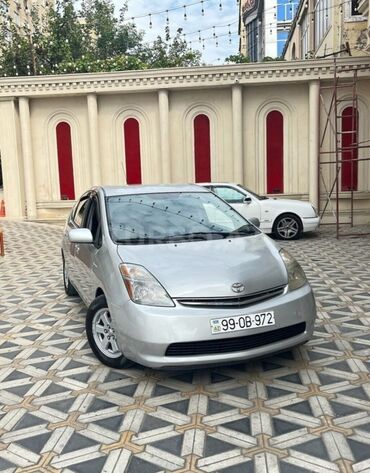 купить катер в баку: Toyota Prius, gümüşü rəng, 5 qapılı hatchback hibrid.Arendaya verilir