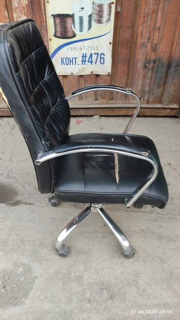 диван для парикмахера: Продаётся кресло удобное для парикмахеров,с работающим