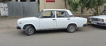 VAZ (LADA): VAZ 2107 sedan – ağ rəng, 4 qapı, arxa ötürücülü klassik model — 3