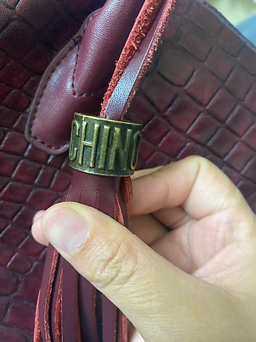 ключи ош: Сумка Итальянского бренда Moschino. Покупали за 200$. Натуральная — 10