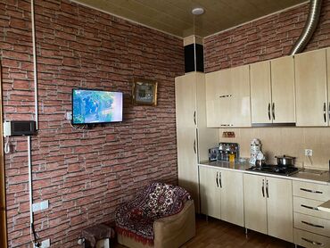 Həyət evləri və villaların satışı: 6 otaqlı, 7000 kv. m, Orta təmir — 10