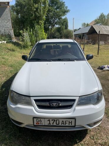 хонда цивик 2002 хэтчбек: Автомобиль Daewoo Nexia белого цвета. Модель представлена в кузове