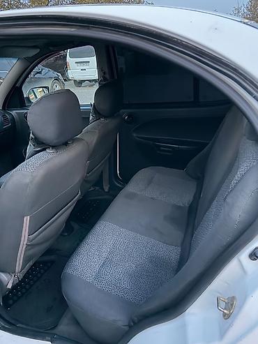 turbo az gaz 24: Ağ rəngli sedan, “Limited Edition” arxa nişanlaması ilə. Kompakt — 7