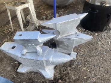 Наковальни: Кузнечные наковальни разных размеров Дөшү, Наковальня Фрезерные — 1