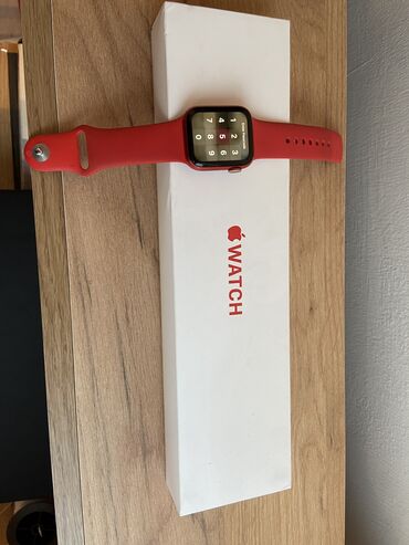 Наручные часы: Apple Watch Series 6 в хорошем состоянии
