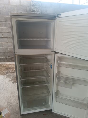 рычаг форестер: Холодильник BEKO, двухкамерный, классический дизайн в серебристом