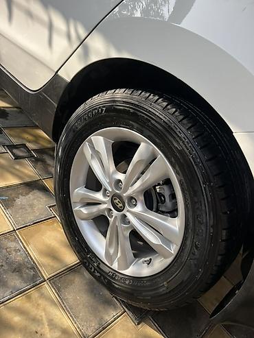 premier hazard siren: Hyundai ix35 – ağ rəngli, şəhər və uzun məsafələr üçün rahat — 5