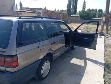 погрузчик авто: Volkswagen Passat: 1993 г., 1.8 л, Механика, Бензин, Универсал