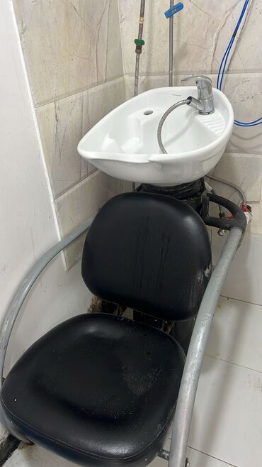 Tibbi çarpayılar: Salon üçün baş yuma kreslosu. 70 manat. 

Əlaqə: 0552345259