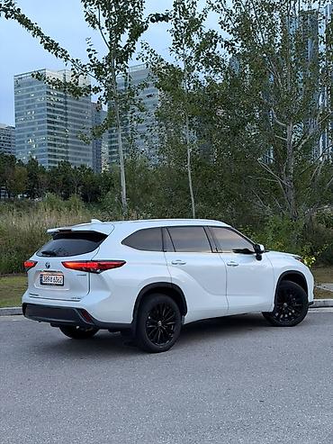 Toyota: Toyota Highlander: 2023 г., Гибрид, Внедорожник — 3