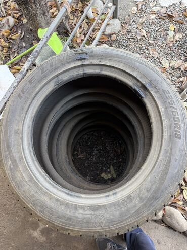 зимние шины 17 размер: Шины 235 / 60 / R 18, Зима, Комплект, Внедорожные (АТ/МТ), Yokohama