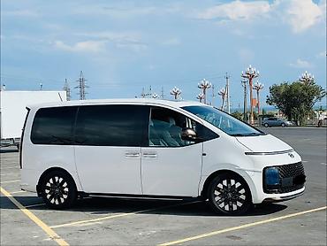 byd e2 2025: Hyundai Staria: 2021 г., 3.5 л, Автомат, Газ, Минивэн — 3