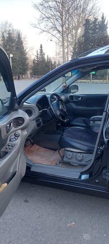 Hyundai: Hyundai Santa Fe: 2.7 l | 2004 il Ofrouder/SUV — 9