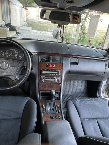 сколько стоит значок мерседес: Mercedes-Benz E-Class: 1996 г., 3.2 л, Автомат, Седан