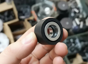 Ostalo: Podmetači i gumene stope sa metalom U ponudi su gumeni komadi sa — 1