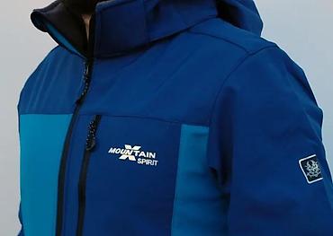 Jakne za prelazni period: Muška softshell jakna brenda Mountain Spirit, dizajnirana u dve — 8