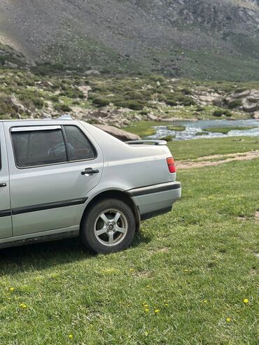 Volkswagen: Volkswagen Vento: 1993 г., 1.8 л, Механика, Бензин, Седан — 9