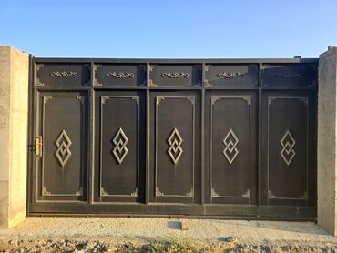 штампованные листы для ворот: 2 ədəd darvaza satılır. Eni: 4,5m. Hündürlüyü: 2,80. Sifariş edəndə