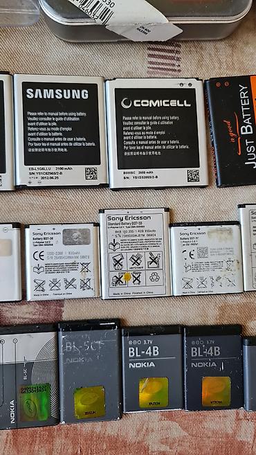 Delovi za mobilne telefone: Veliki lot rezervnih delova i dodatne opreme za stare mobilne — 24